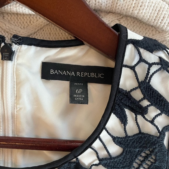 Banana Republic Black Embroidery Lined Dress Women’s Size 6 - Picture 10 of 12